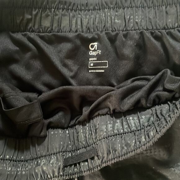 Gap fit black running shorts - Picture 3 of 7